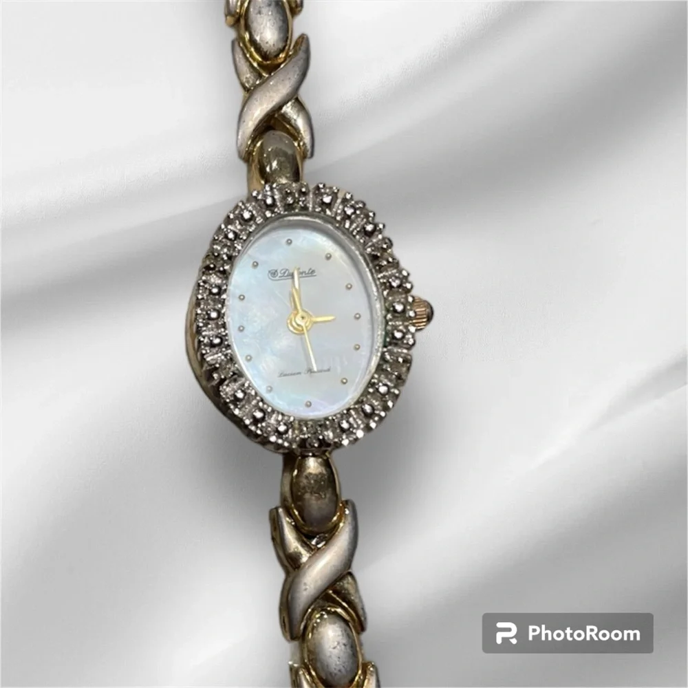 💎 Lucien Piccard Ladies Dufonte Vintage Quartz Diamond faced lined & Gold Watch